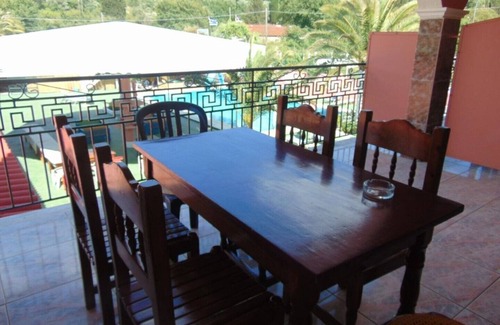 Vassilatika Apartment | Studio for 2 With shared Pool Within Easy Reach Of Beaches