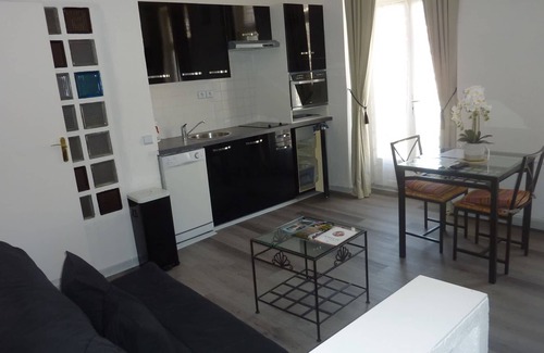 Amelie-les-Bains-Palalda Apartment | Studio Agréable et Confortable. Climatisation, Wi fi, Cuisine. Télé