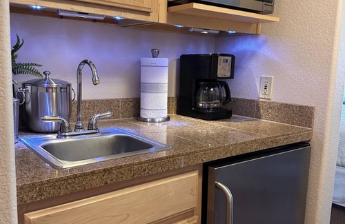 Mountain House Condo | Studio + hot tub/pool- Next to lifts/brewery/food