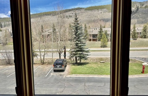 Mountain House Condo | Studio + hot tub/pool- Next to lifts/brewery/food