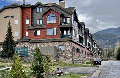 Mountain House Condo | Studio + hot tub/pool- Next to lifts/brewery/food
