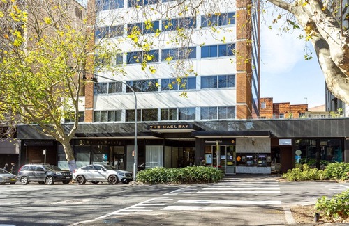 Elizabeth Bay Apartment | Studio in Elizabeth Bay with Pool & City Views