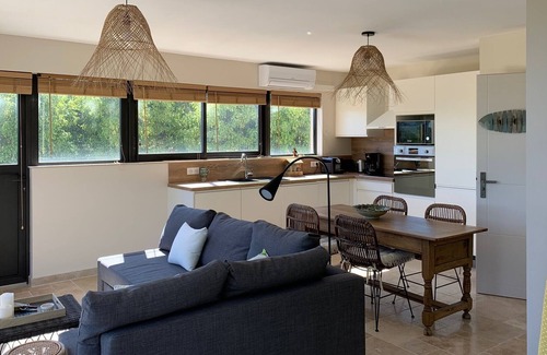 Auribeau-sur-Siagne Apartment | Studio in villa, around Cannes, sea view terrace