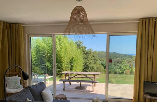 Auribeau-sur-Siagne Apartment | Studio in villa, around Cannes, sea view terrace