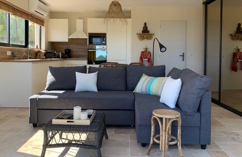 Auribeau-sur-Siagne Apartment | Studio in villa, around Cannes, sea view terrace