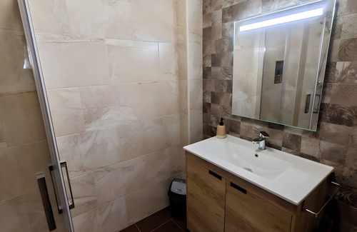 Ademuz Apartment | Studio 'La Bodega' with Wi-Fi