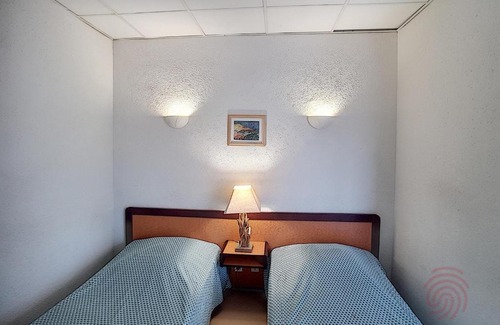 Lamalou-les-Bains Apartment | Studio Lamalou-les-Bains, 1 pièce, 2 personnes - FR-1-451-52