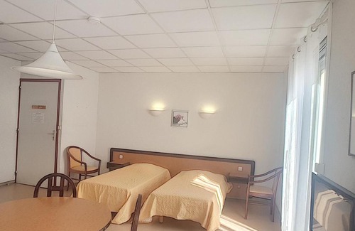 Lamalou-les-Bains Apartment | Studio Lamalou-les-Bains, 1 pièce, 2 personnes - FR-1-451-81