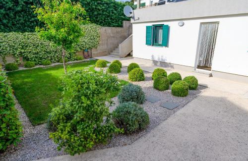 Cove Murtar Apartment | Studio Leon & rent a quad