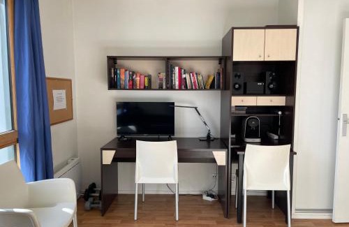 Rueil-Malmaison Apartment | Studio lumineux 10 min à La Défense 2