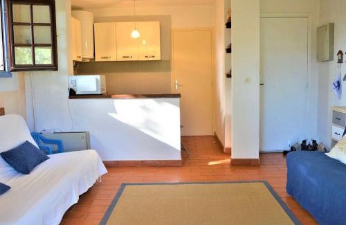 La Croix-Valmer Apartment | Studio lumineux proche plage avec parking à La Croix-Valmer - FR-1-226B-59