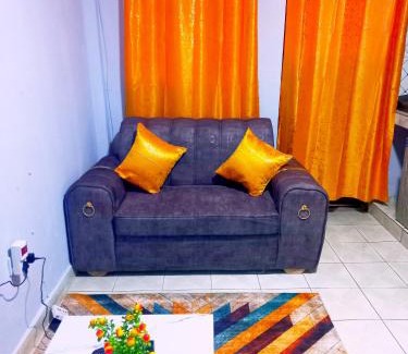 Meru Bed & Breakfast | Studio Meru Zuri Haven Homes