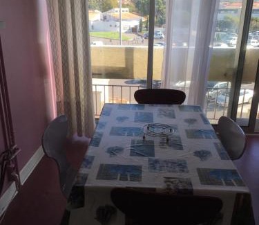 Balaruc-les-Bains Apartment | Studio meublé 28m2 vue côté Balaruc centre et massif de la Gardiole