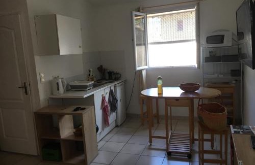 Nimes City Centre Apartment | Studio Nîmes centre - clim mobile