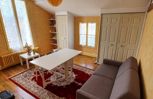 Trappes Apartment | Studio near Saint Quentin en Yvelines, Versailles and Paris