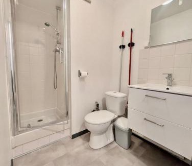 Secteur 1 Apartment | Studio near train station and downtown with free parking