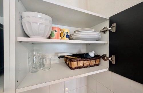 Secteur 1 Apartment | Studio near train station and downtown with free parking
