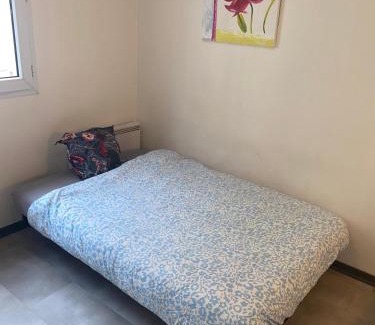 Secteur 1 Apartment | Studio near train station and downtown with free parking