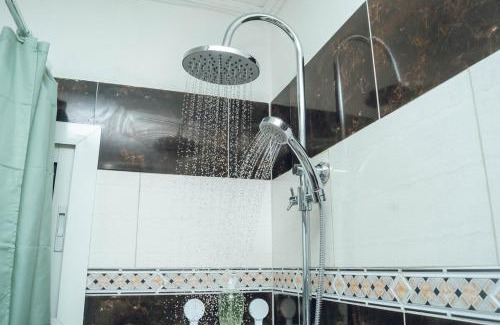 Libreville Apartment | Studio Okala M Appartement meublé proche aéroport Libreville