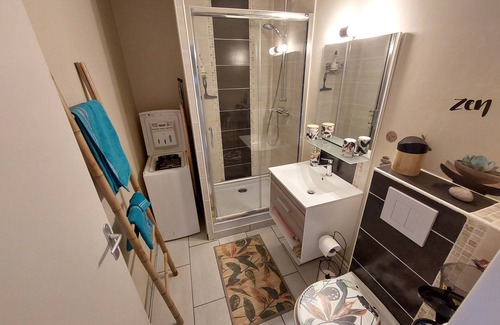 Moulins Apartment | Studio on the banks of the Allier
