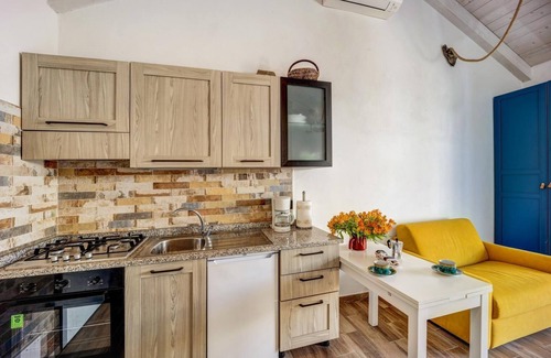 Pompeiana Apartment | Studio Pelagos - Studio Apartment, Sleeps 3