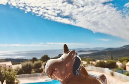 La Croix-Valmer Apartment | STUDIO POOL HOUSE MDT 2 ETOILES VUE MER PANORAMIQUE AMAZING SEA VIEW WIFI LINGE LINEN INCLUT AIRCONDITIOn