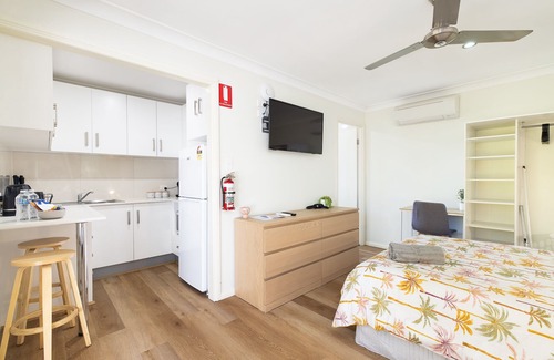 Sunnybank Apartment | Studio, Popcorn, Close to Transport & Restaurants!