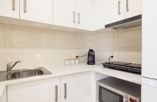 Sunnybank Apartment | Studio, Popcorn, Close to Transport & Restaurants!