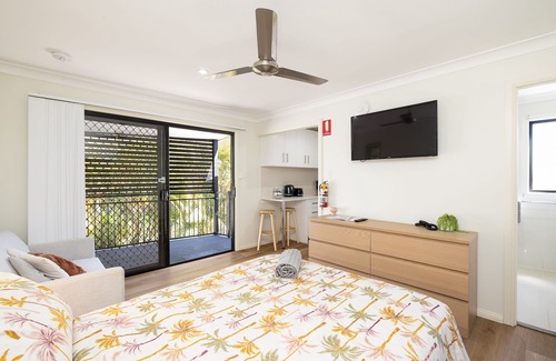 Sunnybank Apartment | Studio, Popcorn, Close to Transport & Restaurants!