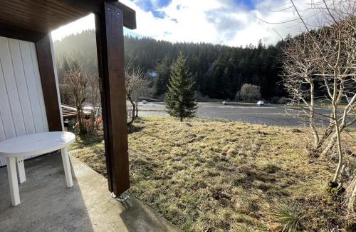 Laveissiere Apartment | Studio rénové, calme, balcon sud, jardinet, proche pistes et commerces - FR-1-787-22
