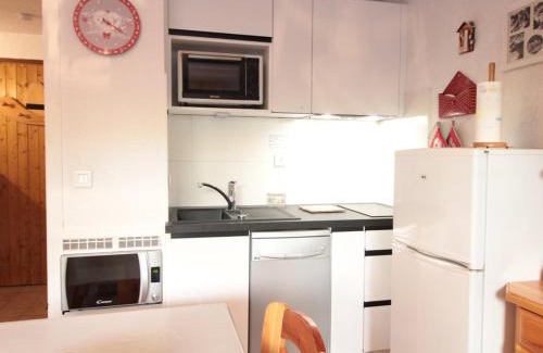 Les Carroz-d'Araches Apartment | Studio rénové pour 4 personnes, centre station, proche pistes et commodités - FR-1-572-24