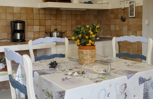 Giens Apartment | Studio REZ DE Chaussee Avec Grande Terrasse Cote SUD Proche Plage