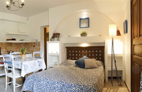 Giens Apartment | Studio REZ DE Chaussee Avec Grande Terrasse Cote SUD Proche Plage