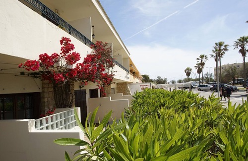 Giens Apartment | Studio REZ DE Chaussee Avec Grande Terrasse Cote SUD Proche Plage