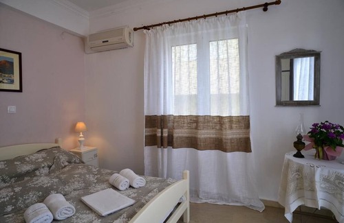 Palekastro Apartment | Studio Romantique en Centre-ville, à 5 Minutes de la Plage!