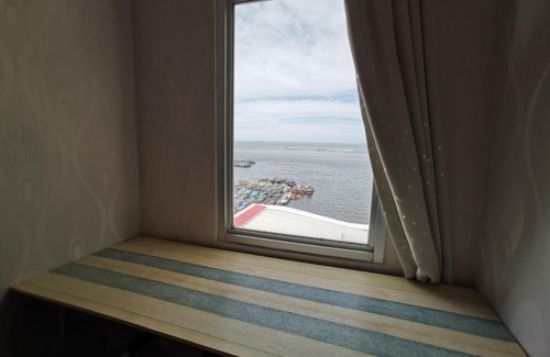 Pluit Apartment | Studio Room Full Sea View From Your Bed Fast Wifi