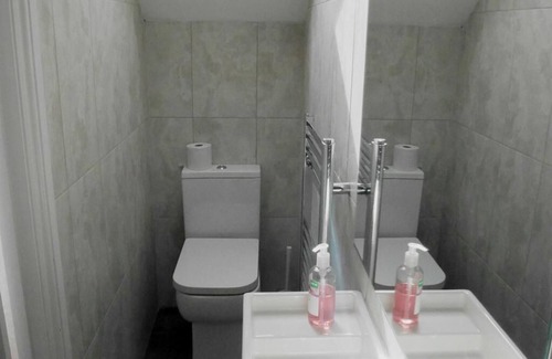 Kew Apartment | Studio room with ensuite near Kew Gardens