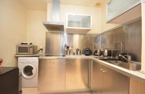 Saint-Thomas-d'Aquin Apartment | Studio Saint Germain