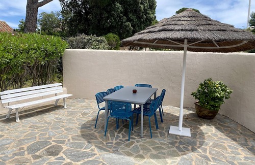 Santa Giulia Apartment | Studio sea view- with terrace- Pool access-Hotel Alivi- Marina di santa giulia