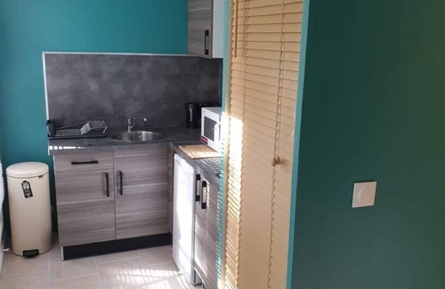 Noisy-sur-Ecole Apartment | Studio sleeping up to 4 in Forêt des 3 Pignons