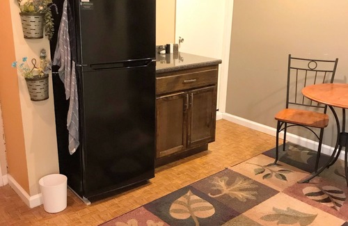 Winchester Apartment | Studio, sleeps 4, patio, short drive to Ski Resort, Six Flags & concert venues