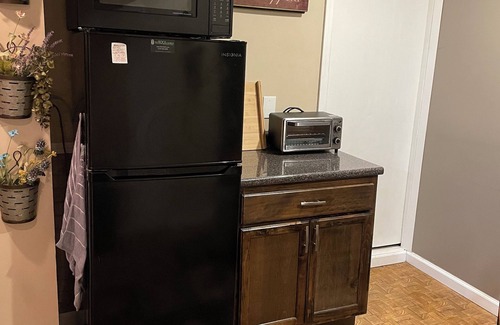 Winchester Apartment | Studio, sleeps 4, patio, short drive to Ski Resort, Six Flags & concert venues