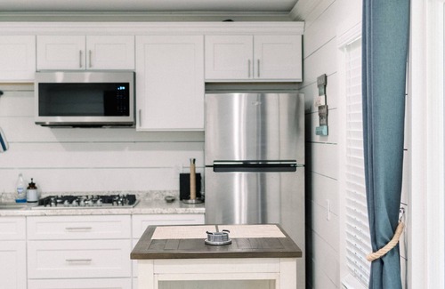 Jennings Apartment | Studio style Cabana on the river