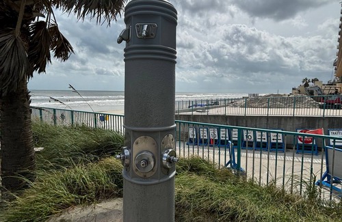 Daytona Beach Shores Apartment | Studio Suite Queen bed Kitchen Walk in Shower 1