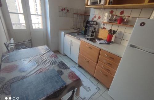 Nevers Apartment | Studio tout confort- wifi- Gare-Le Train Bleu 1