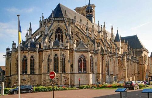 Nevers Apartment | Studio tout confort- wifi- Gare-Le Train Bleu 1