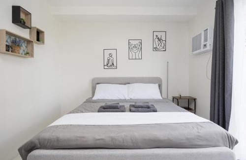 Mandaue Apartment | Studio Unit Near SM City and Ayala with Pool, Gym, Balcony and Fast Wifi