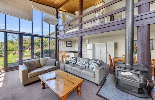 Mallacoota Apartment | Studio Views for Two People