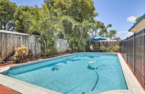 Central Oakland Park House | Studio Villa with shared pool and free WIFI