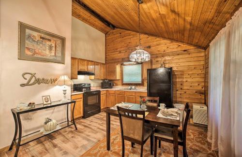 Eureka Springs House | Studio with Deck Near Thorncrown Chapel and Lakes